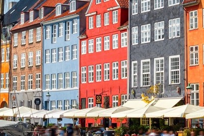 На яку роботу беруть в ЄС без знання мови і скільки платять