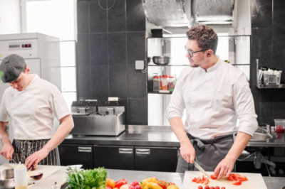 Restoran u Vodnjanu traži odgovornu, urednu i vrijednu osobu za radno mjesto pomoćne radnice u kuhinji