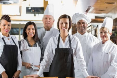 SEZONSKI POSAO U HRVATSKOJ 🇭🇷  📍 Lokacija:Trogir, Krk, Opatija, Makarska, Rijeka- Hrvatska, Plitvička jezera, Šibenik, Drvenik