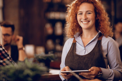 Zapošljavamo kandidate koji poseduju EU dokumenta, potrebni su nam: KUVARI, ROŠTILJ MAJSTORI, POMOĆNI KUVARI, POMOĆNI KUHINJSKI RADNICI, RECEPCIONERI, SOBARICE, KONOBARI